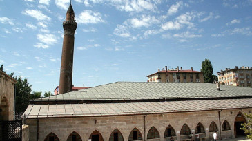 Cuma Sohbetlerinde bu hafta Sivas Ulu Camii